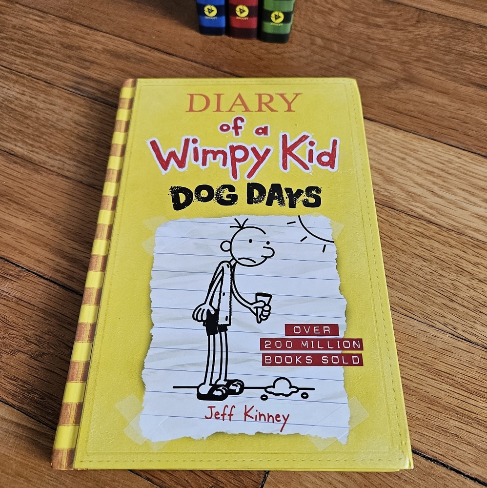 Diary of a Wimpy Kid (Dog Days #4)